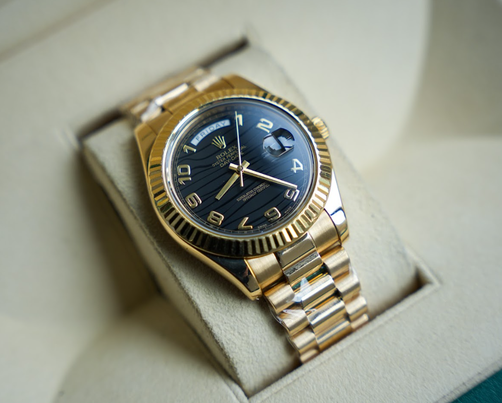 Day-Date II 218238 – 41mm 18K Yellow Gold – Black Dial – President Bracelet
