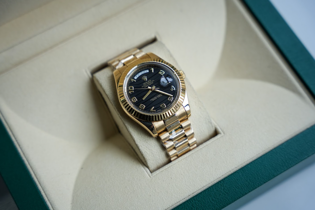 Day-Date II 218238 – 41mm 18K Yellow Gold – Black Dial – President Bracelet