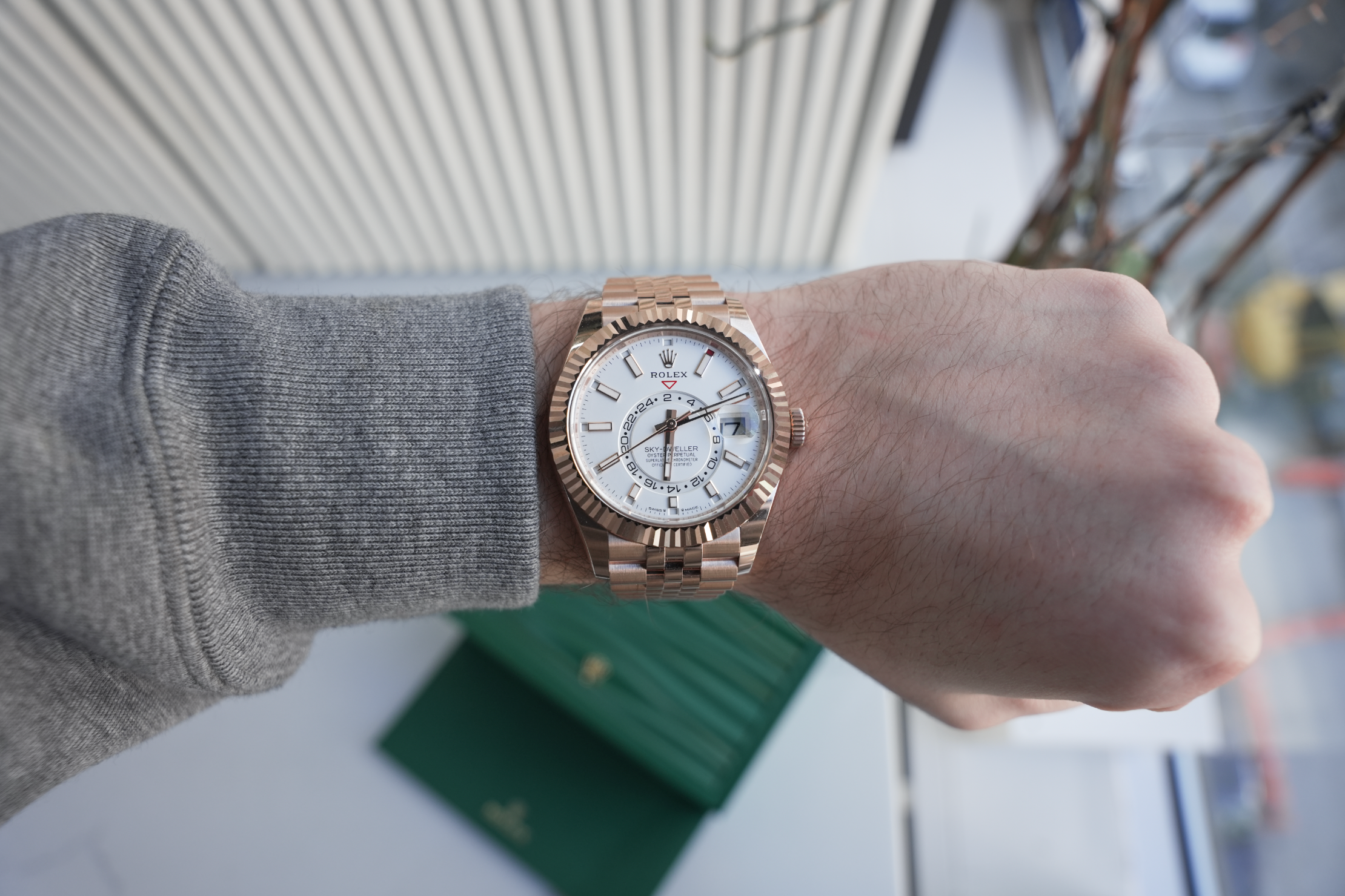 Sky-Dweller 42mm Everose Gold – White Dial – Ref. 336935 (Jubilee Bracelet)