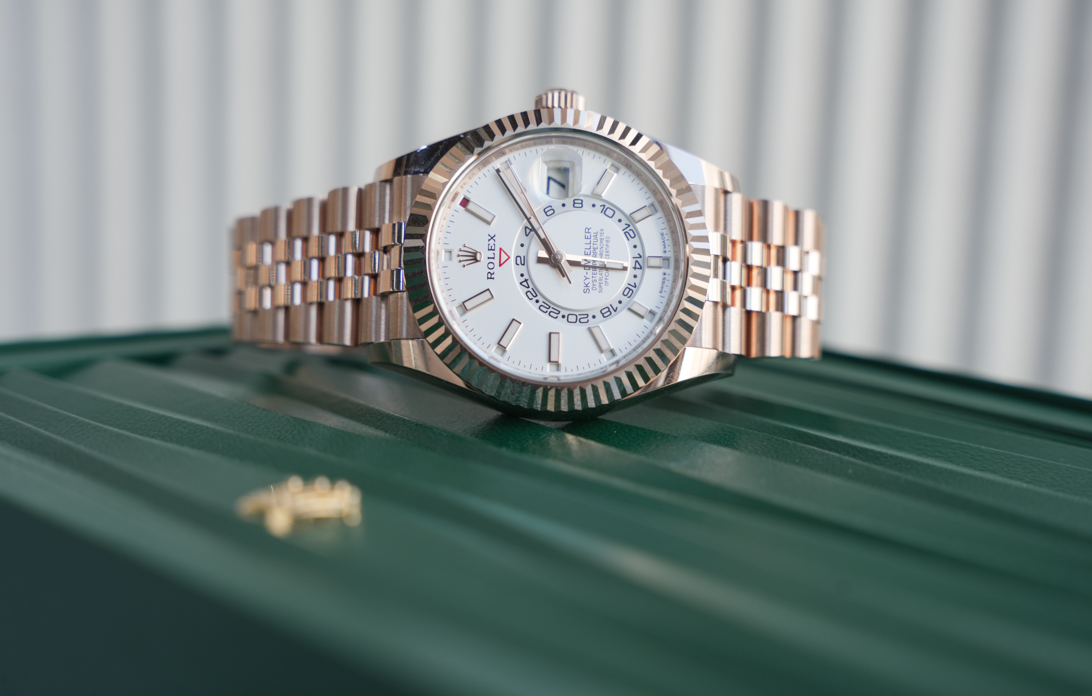 Sky-Dweller 42mm Everose Gold – White Dial – Ref. 336935 (Jubilee Bracelet)